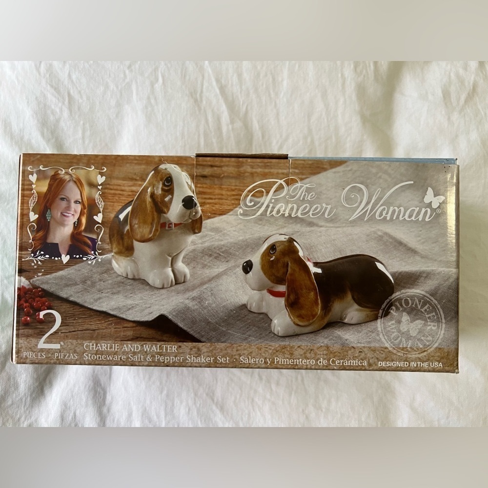 The Pioneer Woman Charlie & Walter Dog Stoneware Salt & Pepper Shaker Set NIB